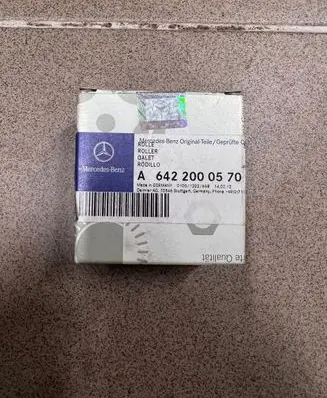 Mercedes-Benz E W212 Timing belt/chain tensioner A6422000570