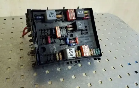 Volkswagen Touran I Fuse box set 1K0937124H 1K0937800E