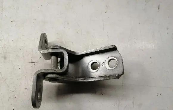 Toyota Corolla Verso AR10 Front door upper hinge 6871002050