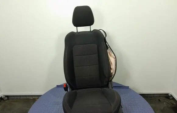 Ford Mustang VI Front driver seat 