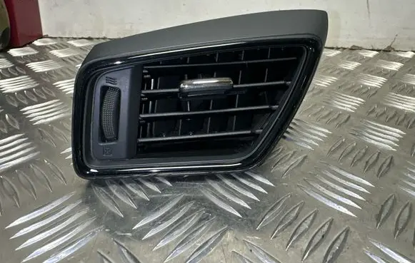 Nissan X-Trail T32 Dashboard side air vent grill/cover trim 68761