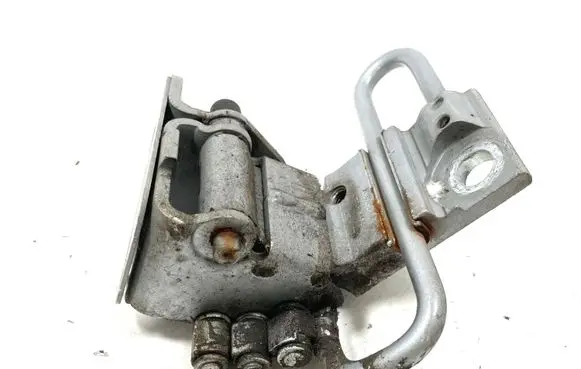 Audi A3 S3 A3 Sportback 8P Front door lower hinge E0831412E A046572