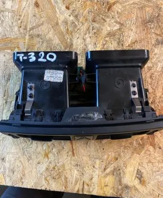 Mercedes-Benz C W204 Dash center air vent grill A2048304054 6848091