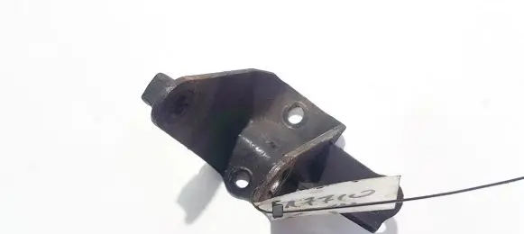 Toyota RAV 4 (XA20) Engine mounting bracket