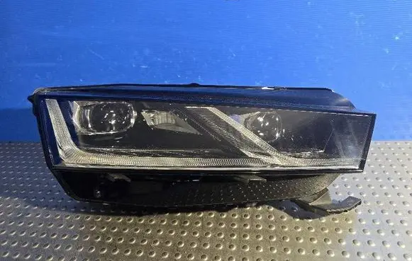 Skoda Octavia Mk4 Headlight/headlamp 5E4941016A