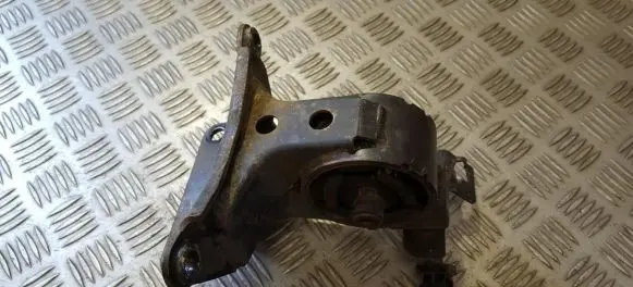 Nissan X-Trail T30 Engine mount bracket 112218h300