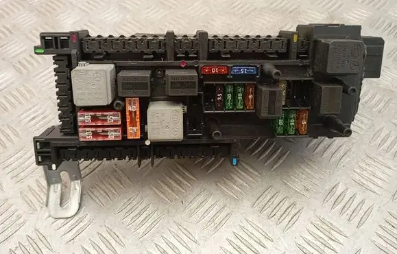 Mercedes-Benz CLS C218 X218 Fuse module 2129060205 2129014704 2319025101