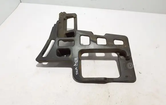 Rear bumper mounting bracket