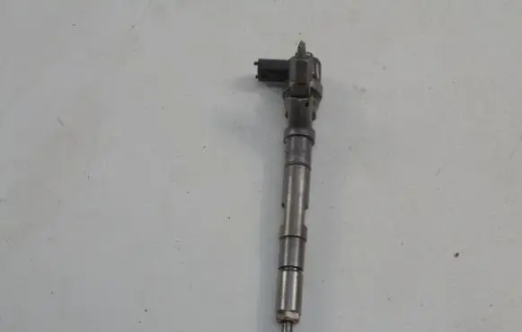 KIA Sorento Fuel injector 338004A000