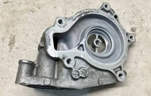 Toyota Yaris Water pump OYT25716