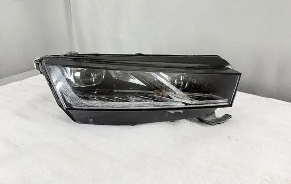 Skoda Octavia Mk4 Headlight/headlamp 5E4941016B