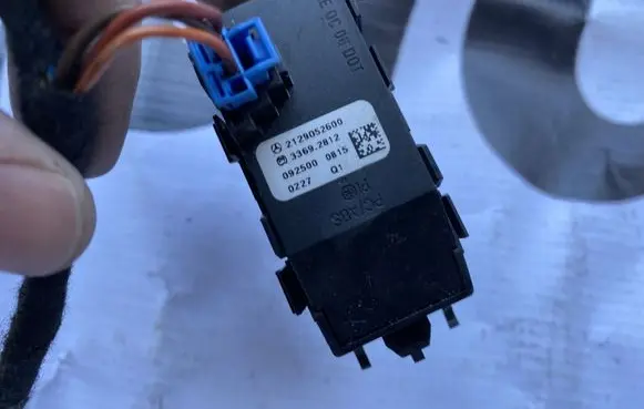 Mercedes-Benz E W212 Hazard light switch A2129052600 2129052600