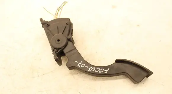 Ford Focus Accelerator throttle pedal 4M519F836