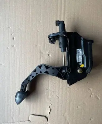 Volkswagen Polo IV 9N3 Clutch pedal 6Q1721059M