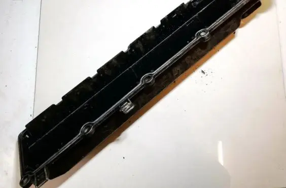 BMW 5 E39 Rocker cam cover 