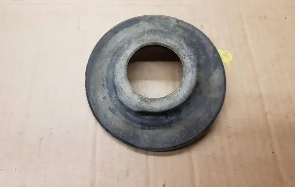 Volkswagen Golf VII Rear coil spring rubber mount 5Q0512297B