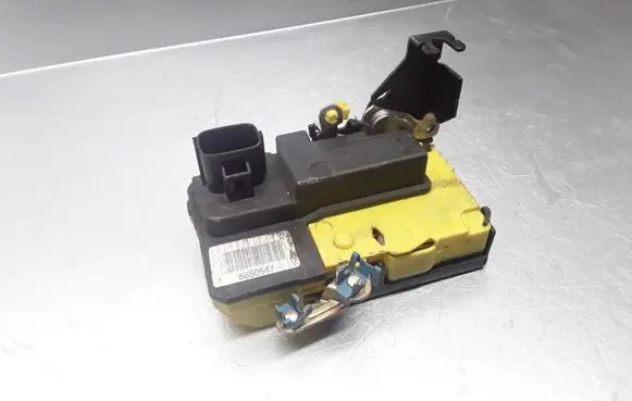 Volvo XC70 Front door lock 8650547
