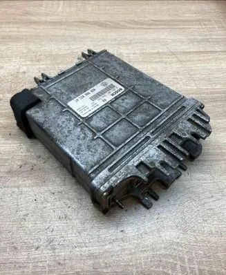 Volkswagen PASSAT B4 Engine control unit/module ECU 028906021AT 0281001368 Used