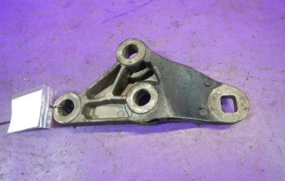 Audi A8 S8 D3 4E Engine mounting bracket 4E0199603S