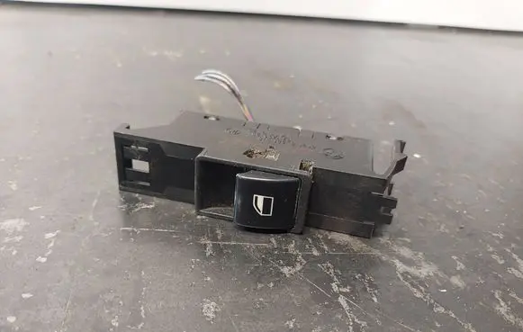 BMW 3 E46 Electric window control switch 8381510 61318381510