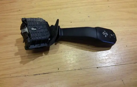 BMW 5 E39 Indicator stalk 8352172