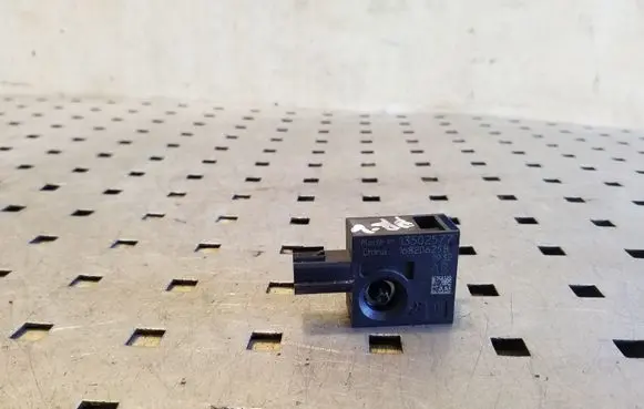 Opel Antara Airbag deployment crash/impact sensor 13502577 1682D625B