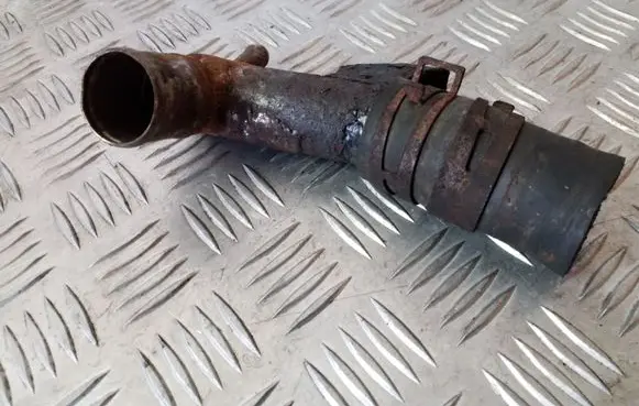 Engine coolant pipe/hose