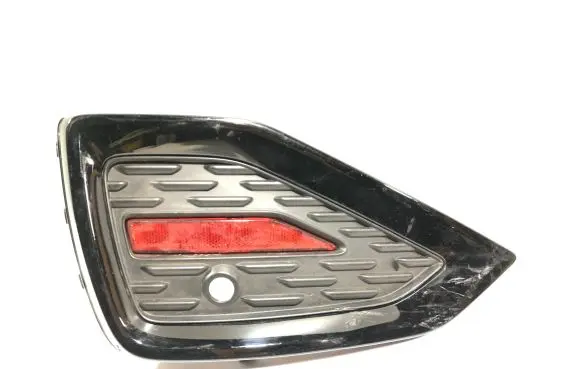 Rear bumper trim bar molding