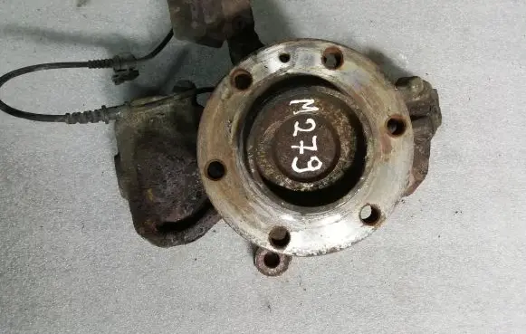 Mercedes-Benz Sprinter W906 Front wheel hub A9065400317