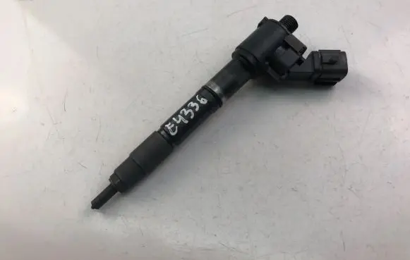 Volvo V70 Fuel injector 31405404