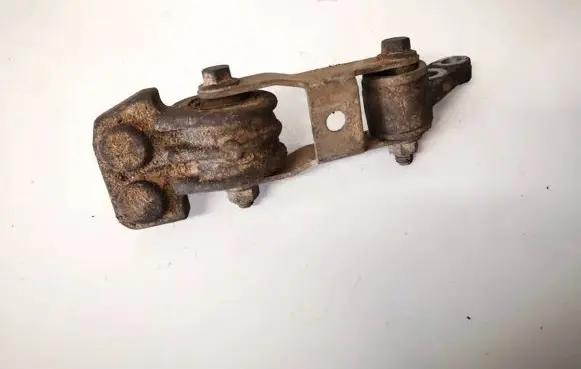 Engine mount bracket