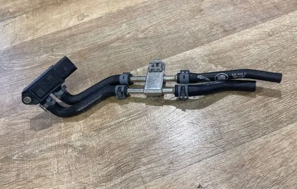 Jaguar F-Pace Exhaust gas pressure sensor GX735L200AA L8555853