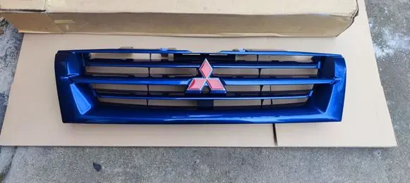 Mitsubishi Pajero Front grill MR387981