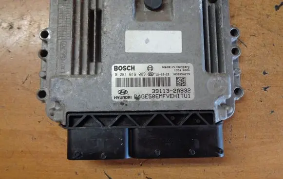 Hyundai i30 Engine control unit/module 391132A932 0281019083