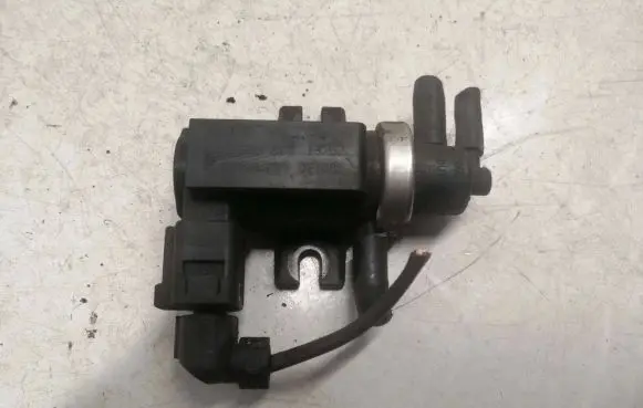 Volkswagen Golf IV Turbo solenoid valve 1J0906627 72290320 02T085