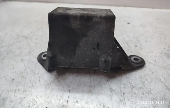 Volvo XC90 Engine mount bracket 30645159