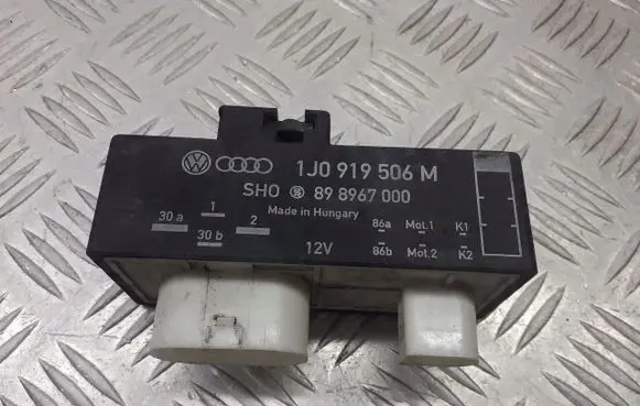 Skoda Fabia Mk1 (6Y) Coolant fan relay 1J0919506M