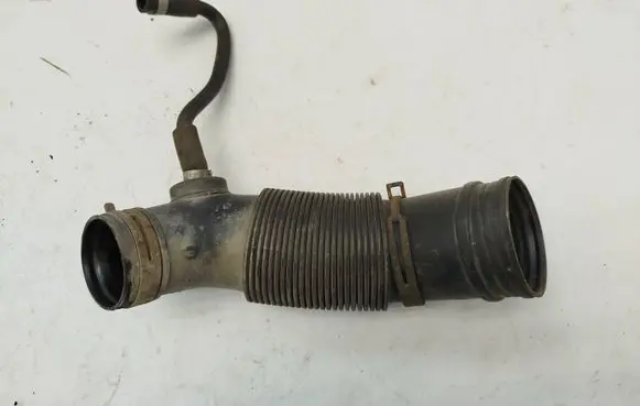 Skoda Fabia Mk2 (5J) Turbo air intake inlet pipe/hose 5J0129684