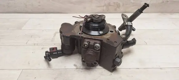Opel Corsa D Fuel injection high pressure pump 0445010204 55572537 02004439605