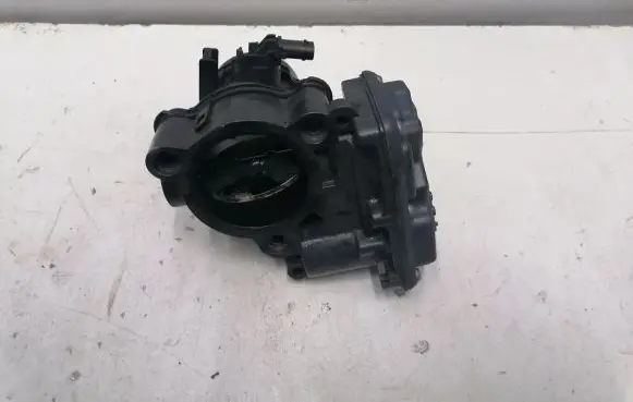 BMW 4 F32 F33 Throttle valve 8512452