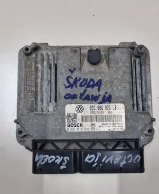 Skoda Octavia Mk2 (1Z) Engine control unit/module 03G906021LB 0281013238 1039S17180