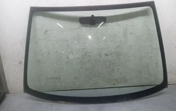 Toyota Yaris Front windscreen/windshield window 