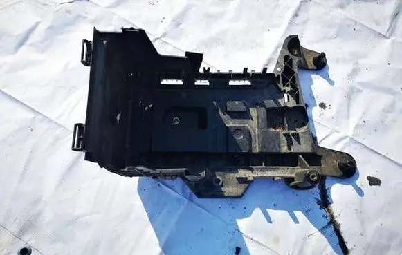 Skoda Octavia Mk2 (1Z) Battery box tray 1K0915333 1K0915333C