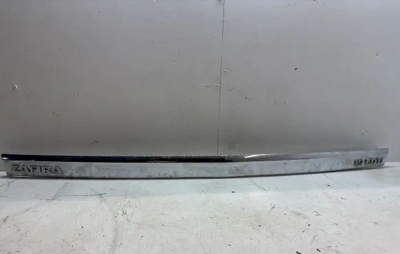Opel Zafira B Trunk door license plate light bar