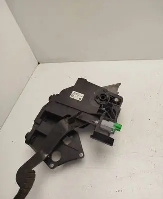 Renault Twingo III Brake pedal 465015994R A4532900000 7RPP159940