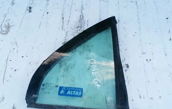 Opel Omega B1 Rear vent window glass 