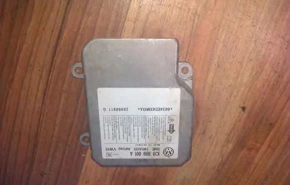 Skoda Fabia Mk1 (6Y) Airbag control unit/module 1c0909601a