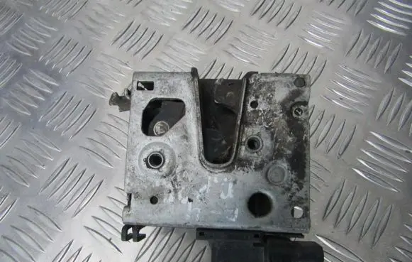 Audi A4 S4 B5 8D Front door lock 8D1837016A