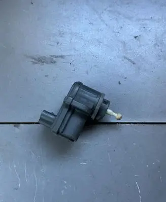 Opel Vectra B Headlight level adjustment motor 93083