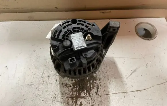 Volvo V70 Generator/alternator 30667894 0124525060
